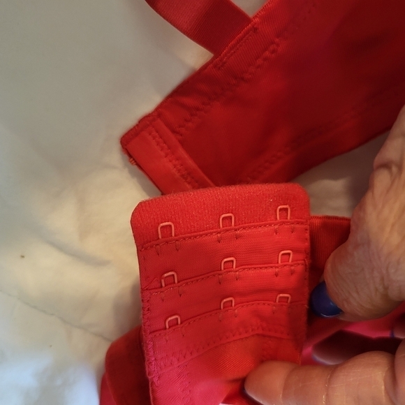 Frederick red with black lace 32D - Picture 10 of 15